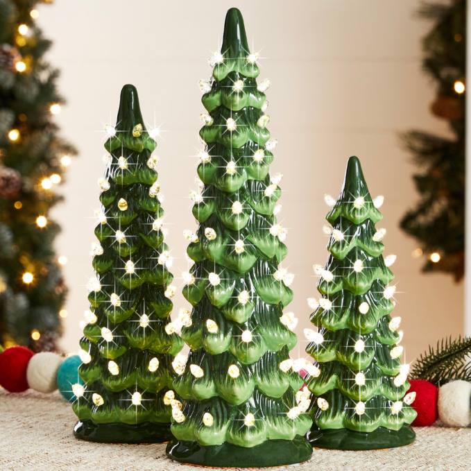 estacional Best Choice Products Juego de 3 árboles de Navidad de mesa de cerámica preiluminados. verde con luces blancas cálidas08BN205