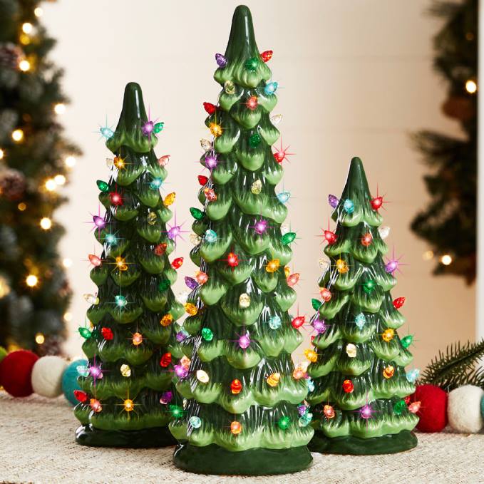 estacional Best Choice Products Juego de 3 árboles de Navidad de mesa de cerámica preiluminados. verde con luces multicolores08BN206